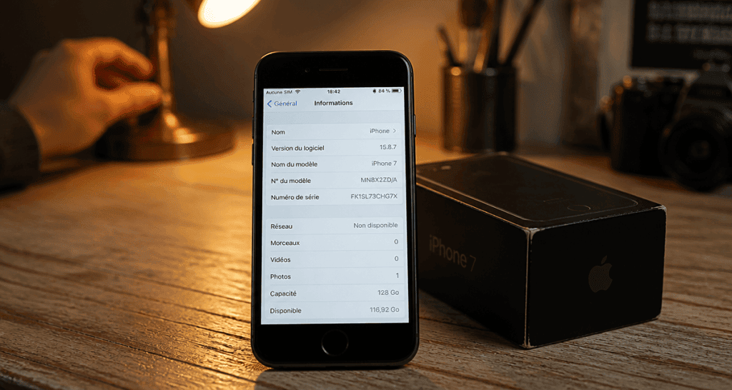 iPhone 7 iOS 15.8.7 sur table