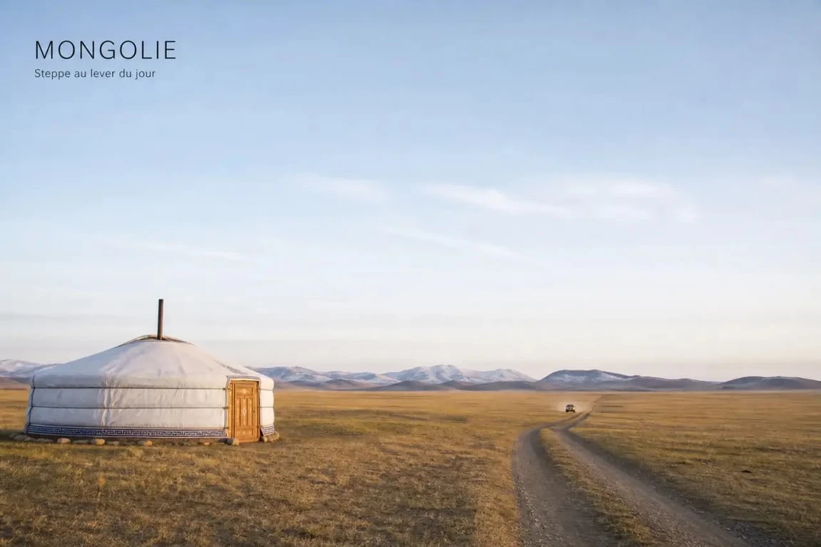 Guide voyage Mongolie : steppe, yourte traditionnelle et piste dans un paysage grandiose