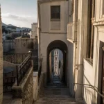 Les plus beaux villages de Naxos : ruelles d’Apeiranthos en marbre