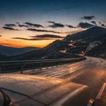 Road trip france albanie : autoroute au crépuscule, voiture beige